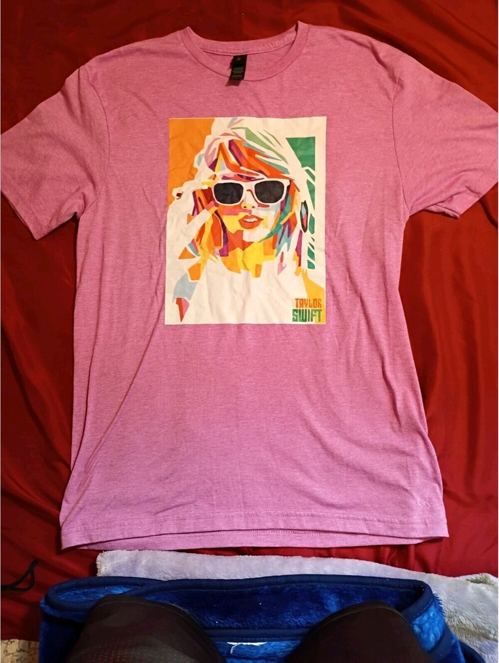Gildan Medium Pink Taylor Swift Graphic T-Shirt